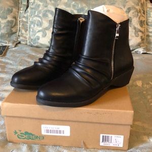 Serene Island Black Booties NWT size 9.